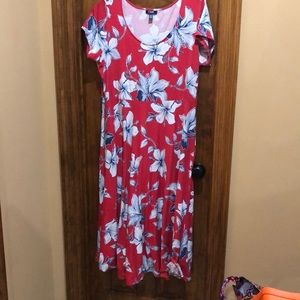 Chaps 3x Red with blue and white flowers, ankle length flattering